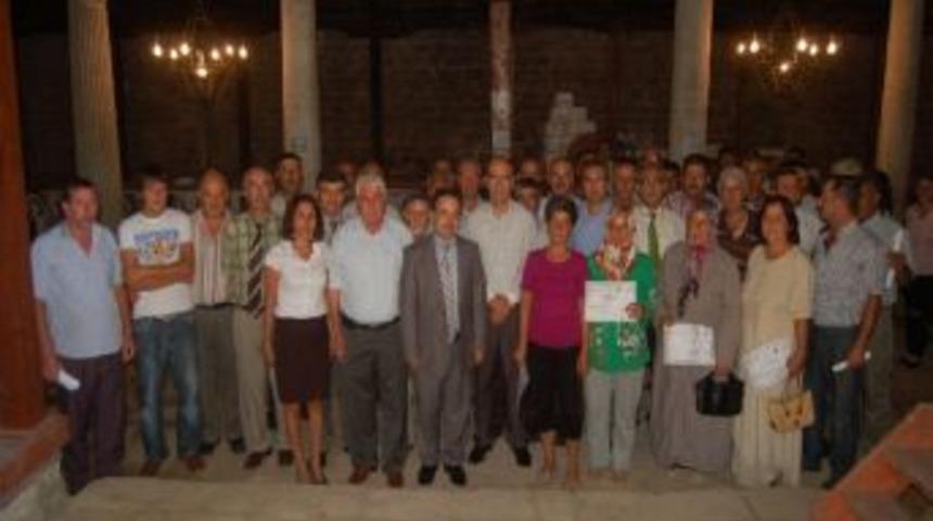 &Ccedil;anakkaleli &Ccedil;ilek Yetiştiricileri Sertifikalarını Aldı