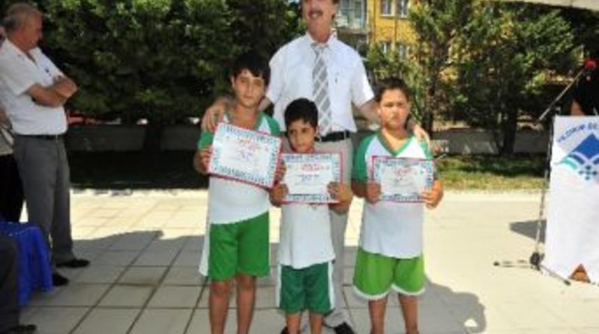 Yaz Okulunu Bitiren &Ouml;ğrenciler Sertifikalarını Aldı