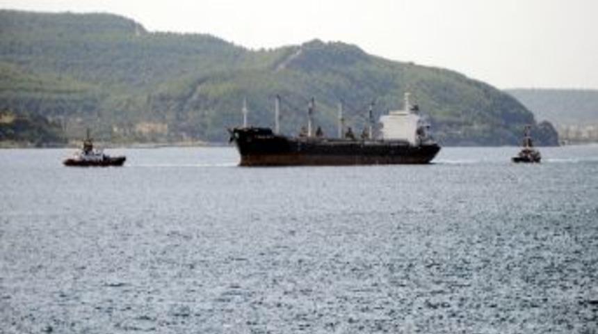 Arızalanan Gemi &Ccedil;anakkale Boğazı'ndan Ge&ccedil;ti
