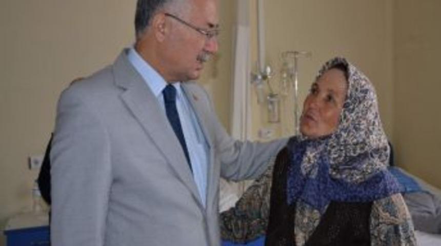 Vali Daş&ouml;z, Uzman &Ccedil;avuş Oktay Yuca&rsquo;yı Hastanede Ziyaret Etti