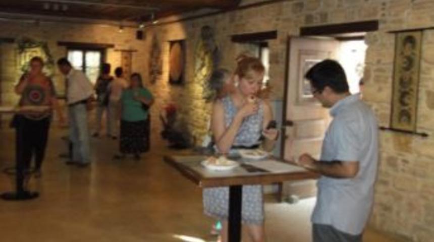 Kuşadalı Serdar Y&ouml;r&uuml;k Doğduğu Yerde Sergi A&ccedil;tı