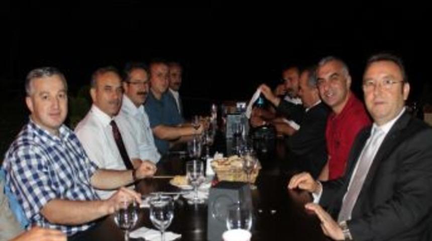 Meclis &Uuml;yeleri İle Daire M&uuml;d&uuml;rleri İftarda Buluştu