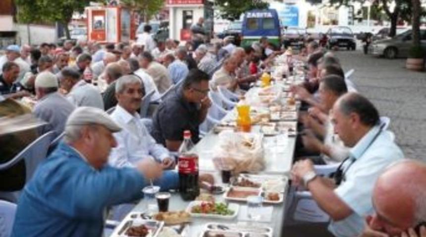 Domani&ccedil;'te 55 Yaş &Uuml;st&uuml; Olanlar İftarda Buluştu