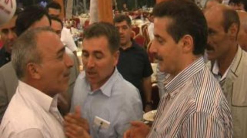 Bakanının ayağına kapandı