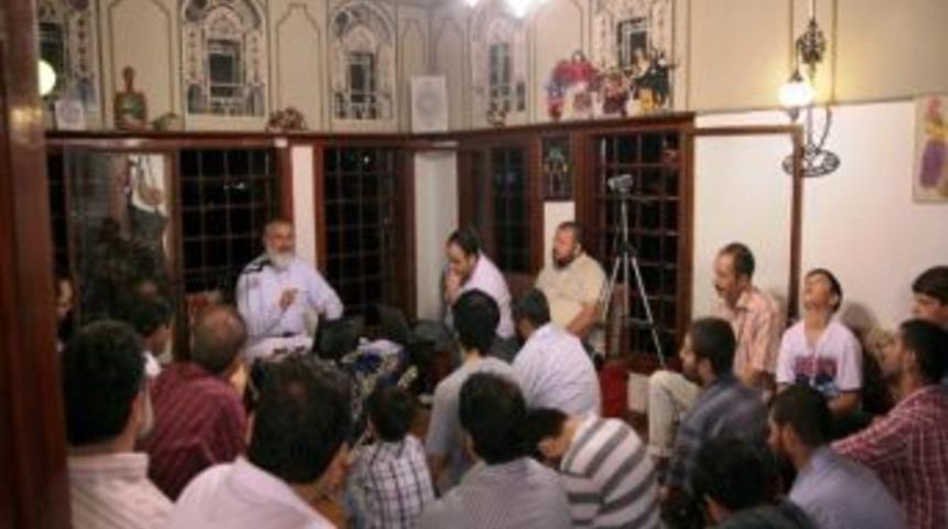 Konakta, &Ouml;nce İftar Sonra Mesnevi Okuması Yapıldı