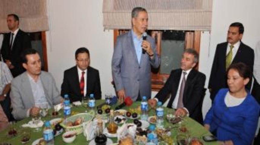 Başbakan Yardımcısı Arın&ccedil;, Ulucanlar Cezaevi M&uuml;zesi&rsquo;ni Gezdi