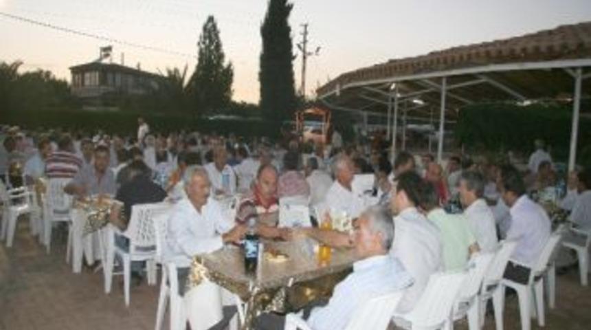 Ak Partililer İftar Yemeğinde Buluştu