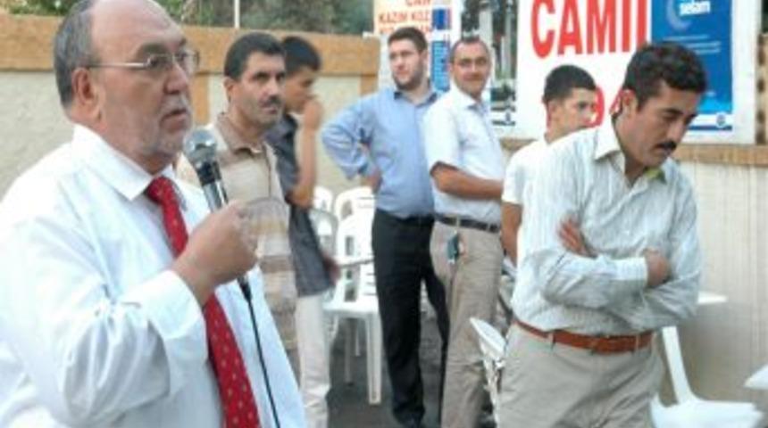 İmam &Ouml;nc&uuml; Oldu Mahalleli Sokak Iftarında Buluştu