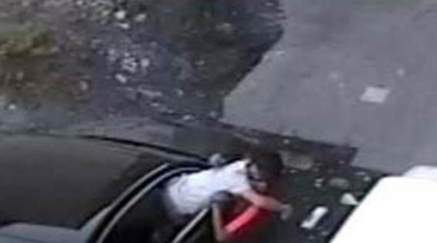 Aysel Tuğluk'un otomobilini soydular