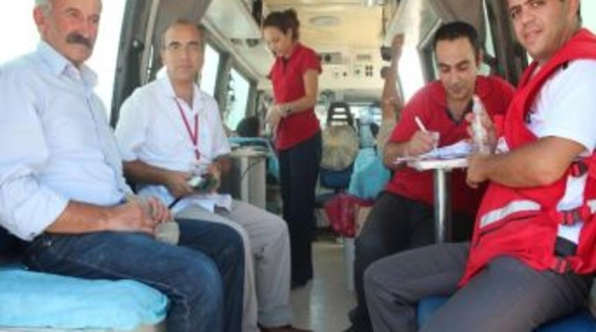 Kızılay Urla'da Gece Yarısına Kadar Kan Topladı