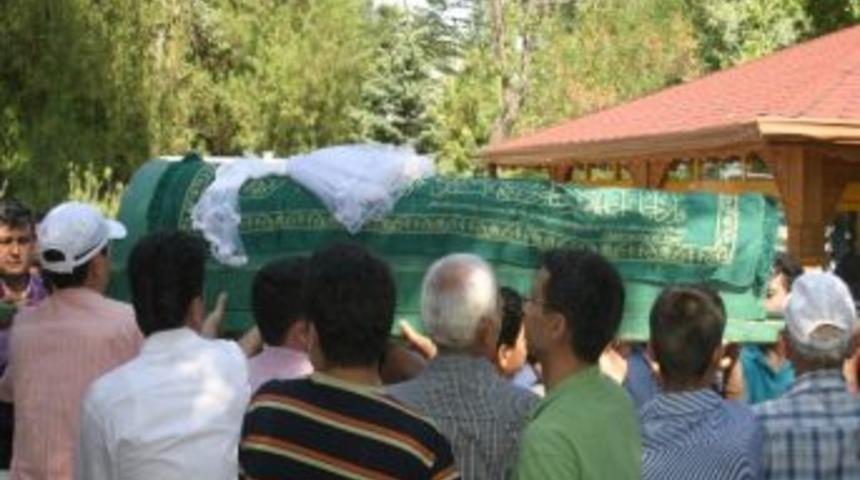 Barajda Boğulan Baba Ve İki Kızı Toprağa Verildi