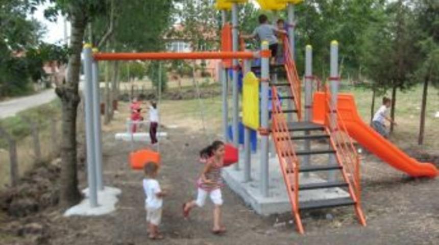 G&uuml;m&uuml;şova&rsquo;da K&ouml;ylere &Ccedil;ocuk Oyun Alanları Yapıldı