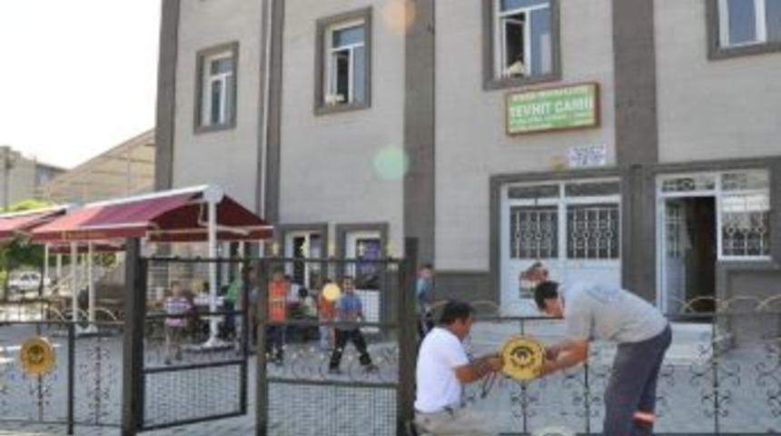 Camilerin &Ccedil;evresi G&uuml;zelleşiyor