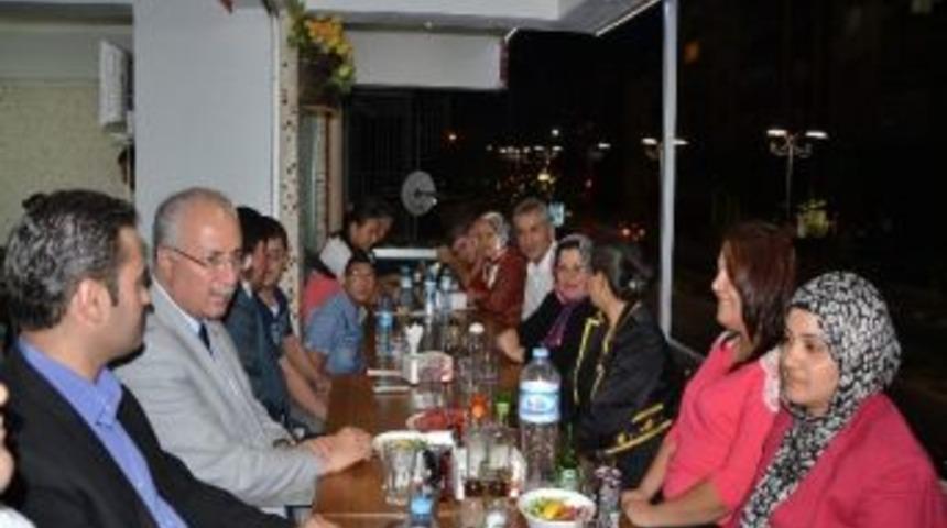 Vali Daşöz Zihinsel Engelli Çocuklarla Birlikte Orucunu Açtı