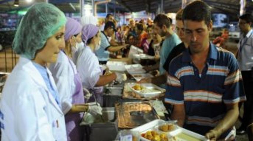 B&uuml;y&uuml;kşehir&rsquo;in İftar Sofrası Konyaaltı&rsquo;nda Kuruldu