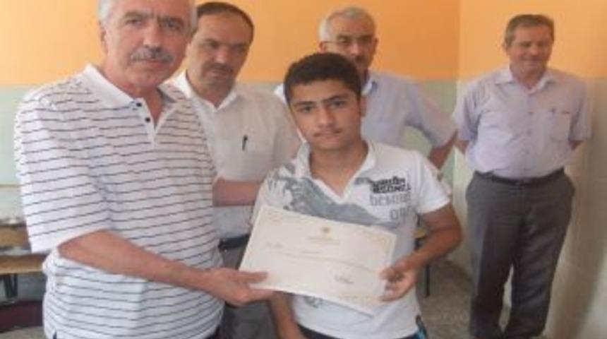 'yaz Kur'an Kursu'nda Mezuniyet Sevinci