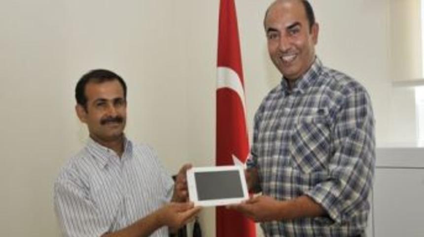 Demre Milli Eğitim M&uuml;d&uuml;rl&uuml;ğ&uuml;, &Ouml;rnek Personeli Tablet Bilgisayarla &Ouml;d&uuml;llendirdi