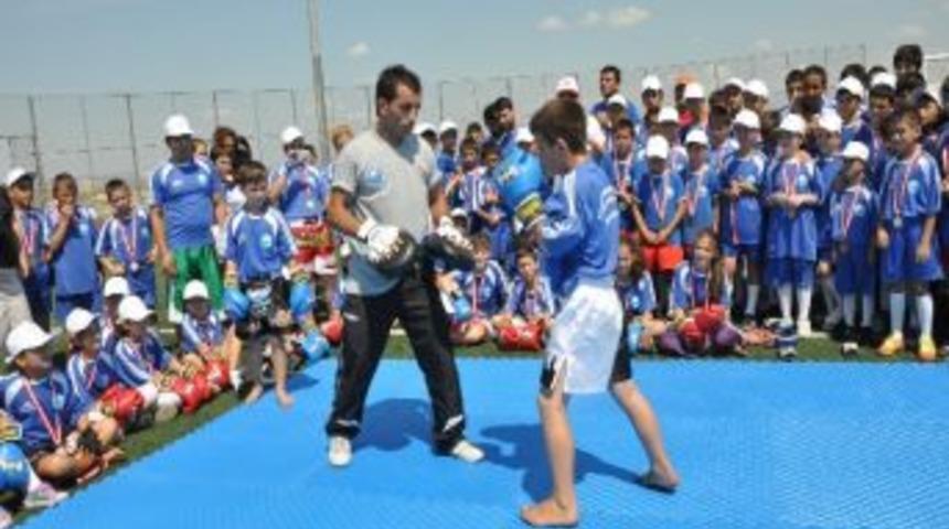 B&uuml;y&uuml;k&ccedil;ekmece Belediyesi&rsquo;nden Y&uuml;zlerce &Ccedil;ocuğa Yaz Spor Okulu Sertifikası