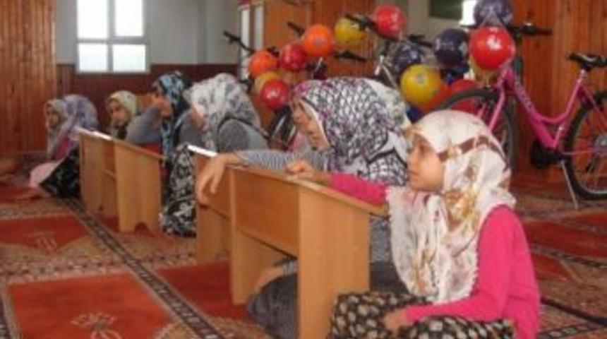 Yaz Kuran Kursuna Katılan &Ouml;ğrenciler Hem Yarıştı Hem Eğlendi