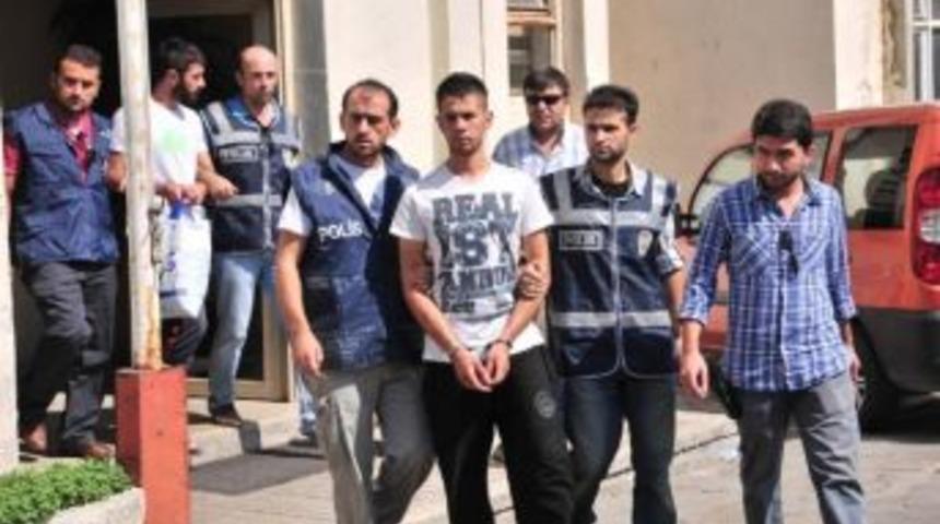 Parasız Kalınca Gasp Yapan 2 Kişi Yakalandı