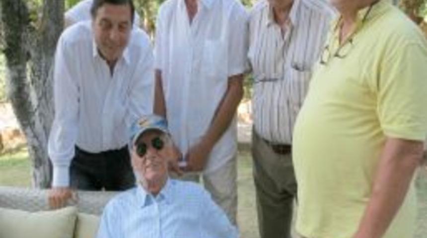 Spor Basınının Duayeni Tanyolaç'a Bir Tatlı 'huzur' Ziyareti