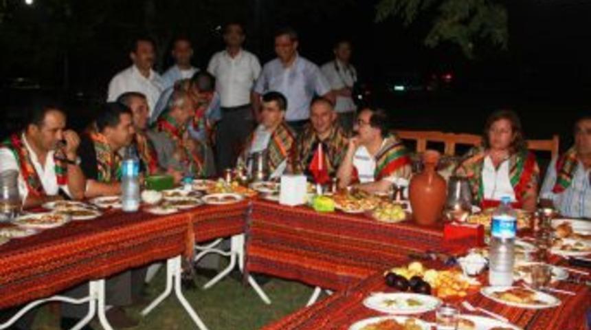 Y&ouml;r&uuml;k T&uuml;rkmenlerden sahur programı