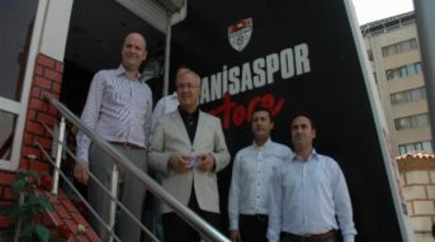 Vali Daş&ouml;z Manisaspor Store&rsquo;den Kombinesini Aldı