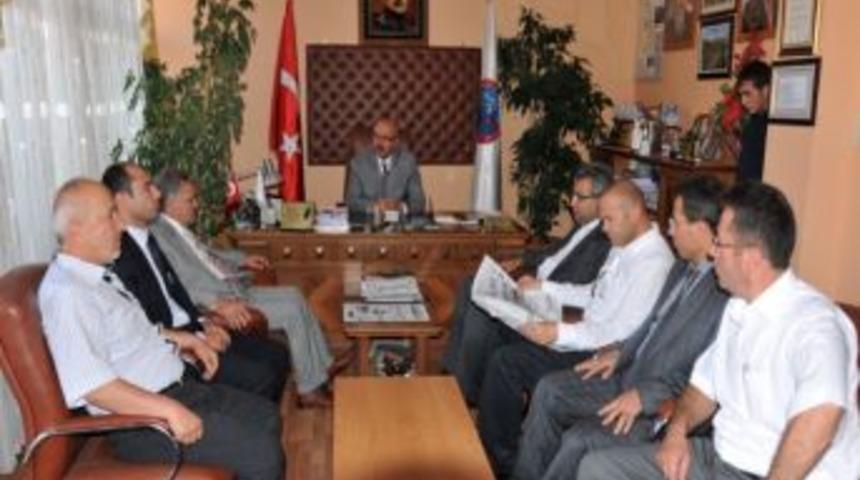 Vali Kahraman'dan, Başkan Samur'a Veda Ziyareti