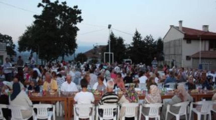 Tarihi Kumyaka K&ouml;y&uuml;nde İftar