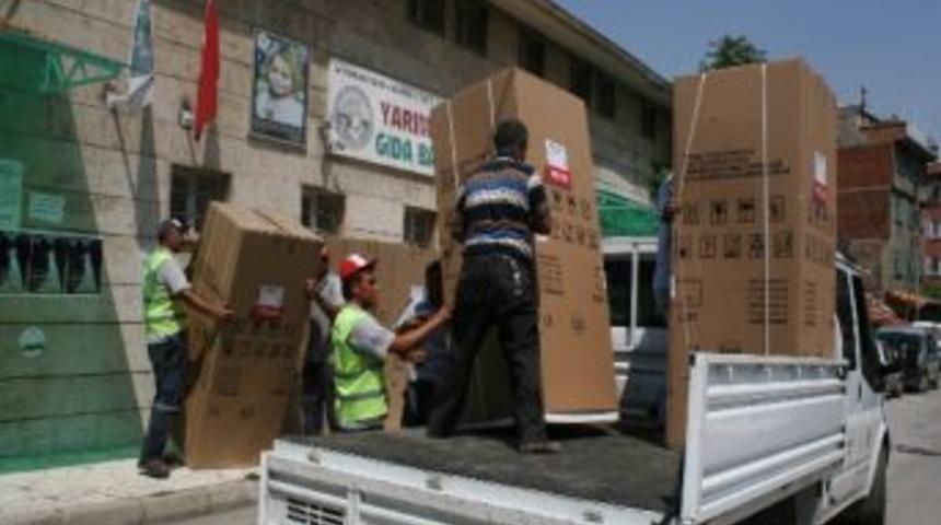 Yarım Elma’dan 10 Aileye Buzdolabı