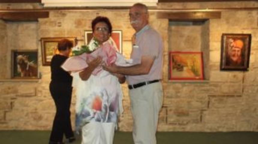 İzmirli Ressam G&ouml;n&uuml;l Kellecioğlu Kuşadası&rsquo;nda Sergi A&ccedil;tı