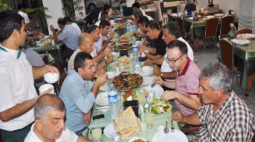 Kaymakam U&ccedil;ar'ın Onuruna Kızıltepe'de Veda Yemeği&rlm;