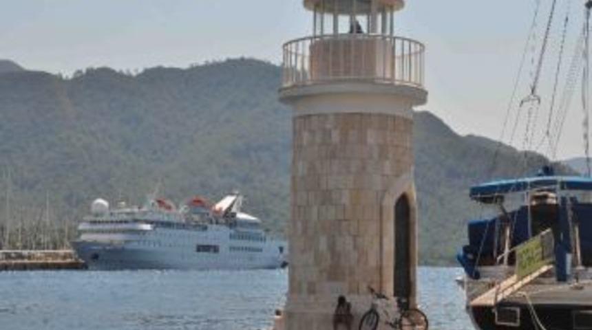 L&uuml;bnanlı Turistler Marmaris'te