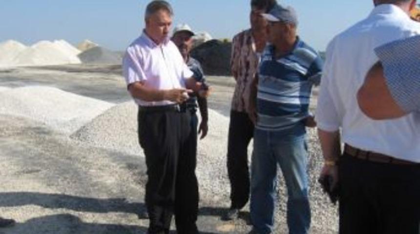 İl &Ouml;zel İdaresi K&ouml;y Yollarını Asfaltlamaya Devam Ediyor