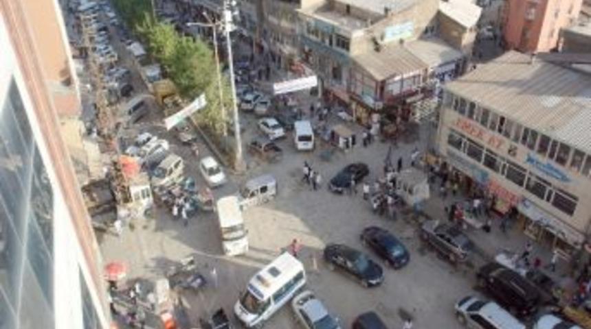 İran'da Yaşanan Deprem Hakkari'de Paniğe Yol A&ccedil;tı