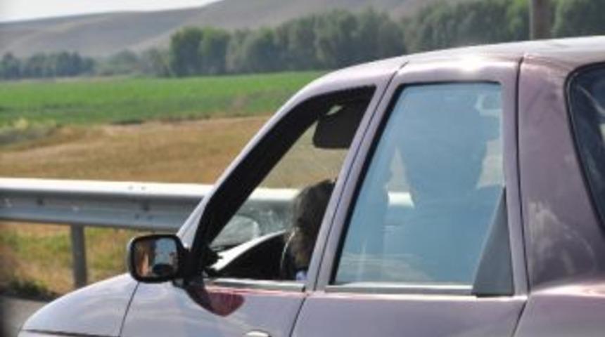 (&ouml;zel Haber) Kucağında Bebekle Kilometrelerce Otomobil Kullandı