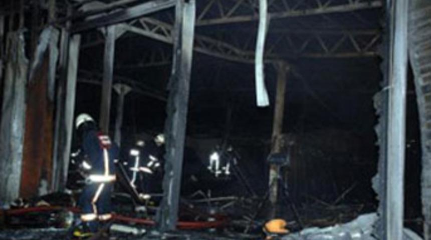 Mobilya fabrikası k&uuml;l oldu