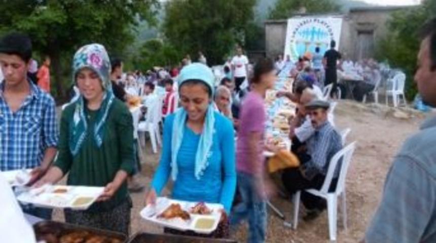 Karaisalı Platformu Her K&ouml;yde İftar Veriyor