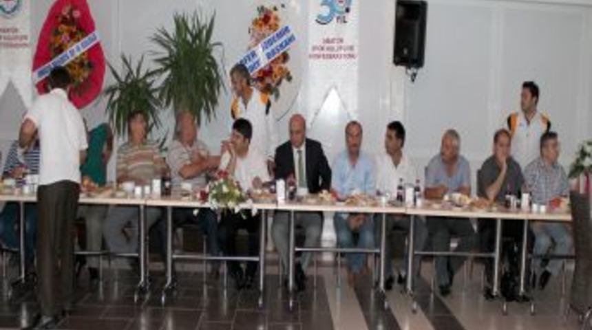 Spor Y&ouml;neticileri Iftarda Bir Araya Geldi