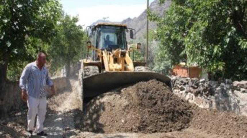 &Ouml;zel İdare Ekipleri Yolları Temizledi