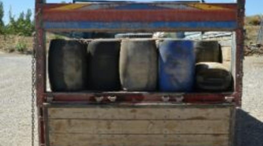 Başkale'de 12 Ton Ka&ccedil;ak Mazot Ele Ge&ccedil;irildi