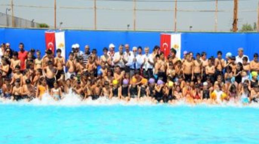 48 Havuzda Y&uuml;zme Kursları Devam Ediyor