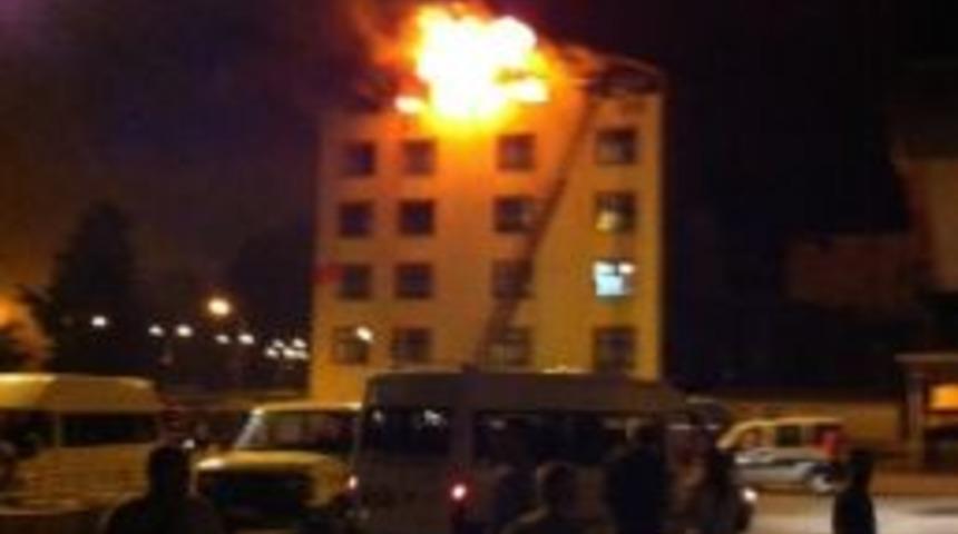 &Ouml;ğrenci Yurdunda &Ccedil;ıkan Yangın Korkuttu