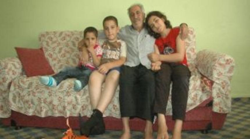 Emekli Maaşı İle 3 Torununa Bakıyor