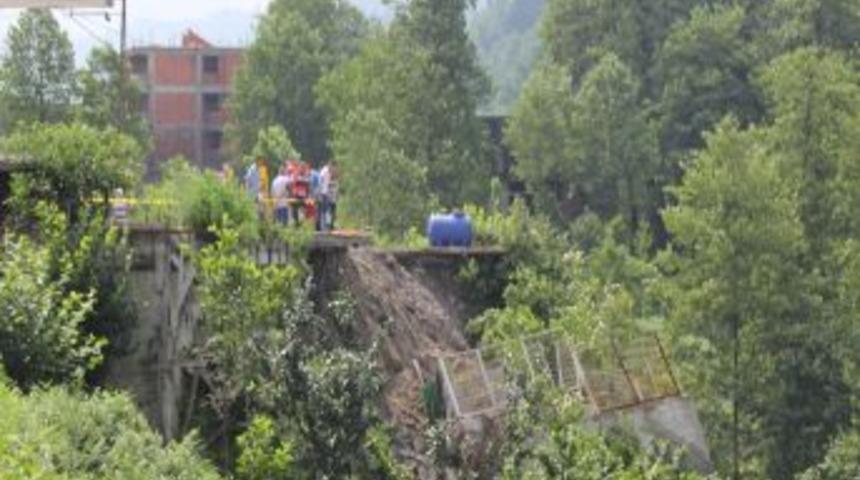 Heyelanda LPG Istasyonu &Ccedil;&ouml;kt&uuml;, Tonlarca Gaz &Ccedil;evreye Yayıldı