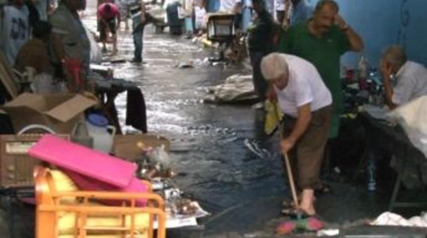 Yaz Yağmuru Sokakları G&ouml;le &Ccedil;evirdi