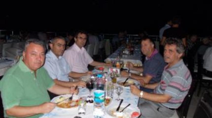 Şark&ouml;y Belediyesi&rsquo;nden Esnafa İftar Yemeği