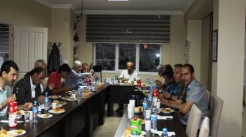 &Ouml;zel İffet Koleji&rsquo;nden Basına İftar Yemeği