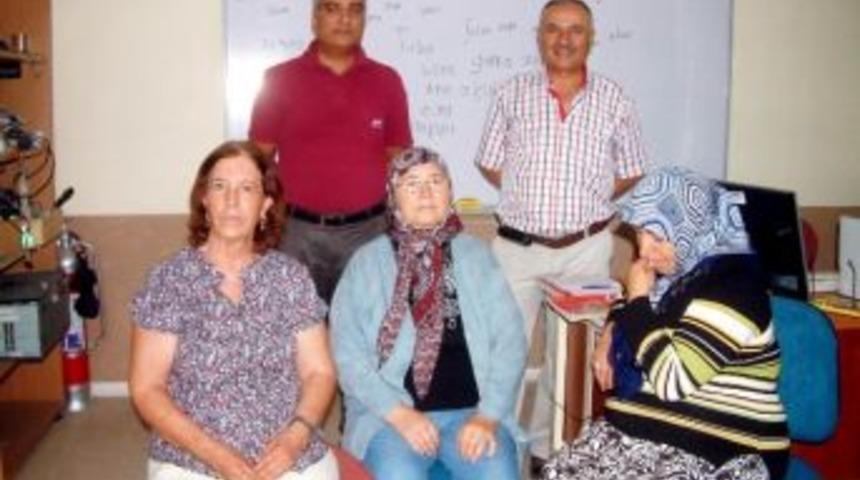 Burhaniye&rsquo;de Kadınlar 60 Yaşından Sonra Okuma Yazma &Ouml;ğrendi