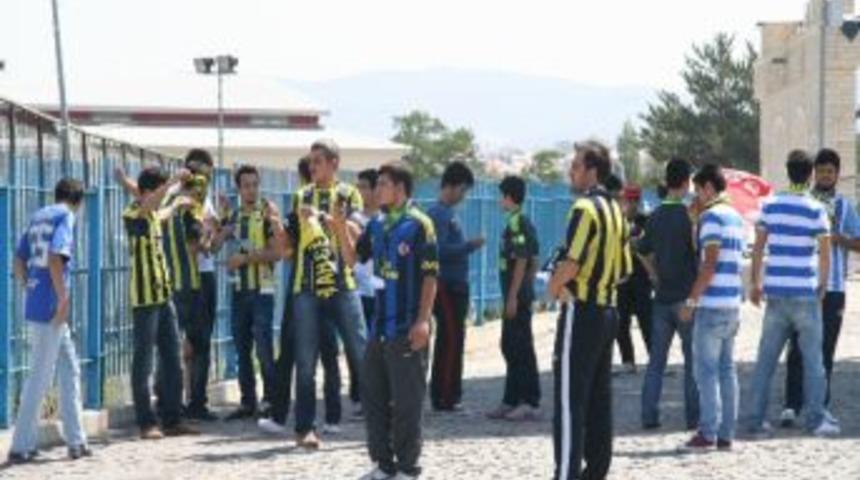 Erzurum&rsquo;da Derbi Ma&ccedil; &Ouml;ncesi İki Takım Taraftarları Dostluk Mesajları Verdi